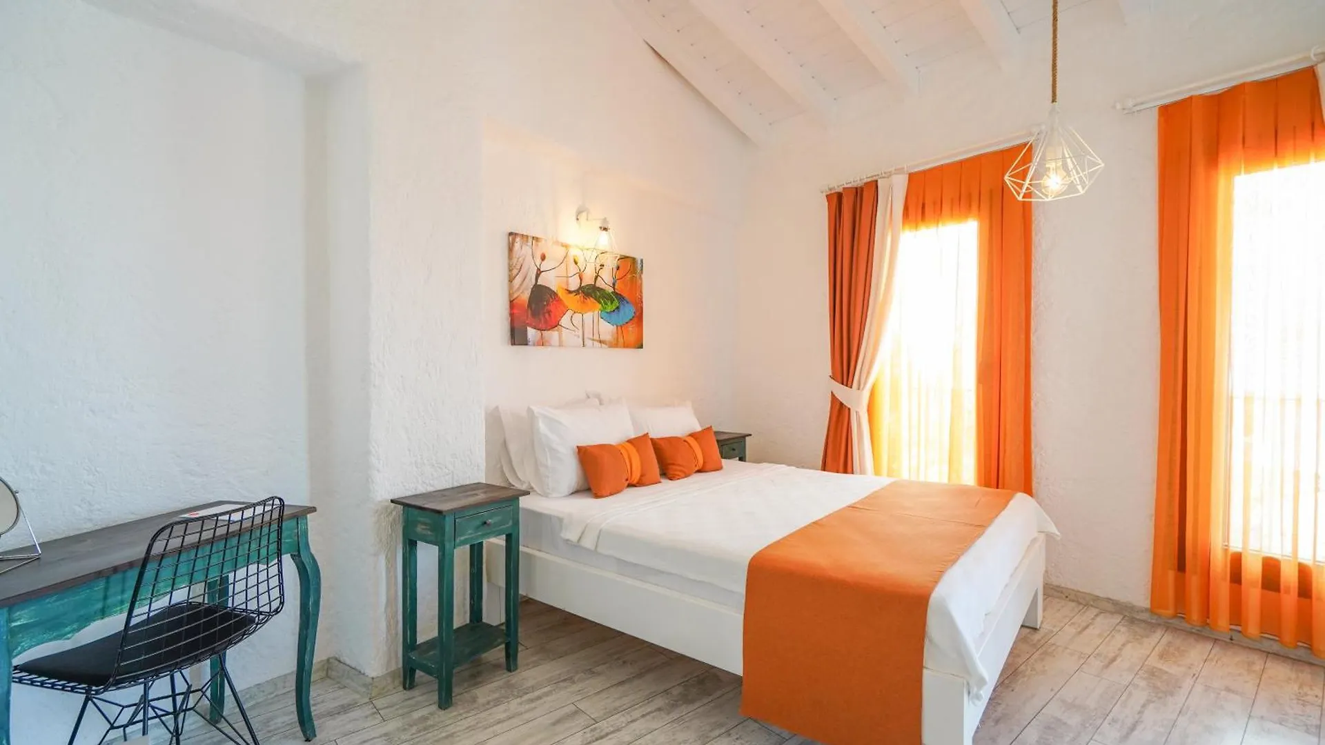 Otel Portakal Cicegi Alaçatı Türkiye
